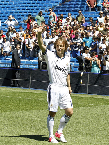 意甲半场：杜维卡斯建功，科莫暂1-0萨索洛