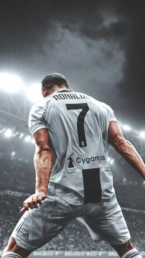 记者：赫伊森等5名后卫缺席皇马训练，阿森西奥遭遇病毒感染